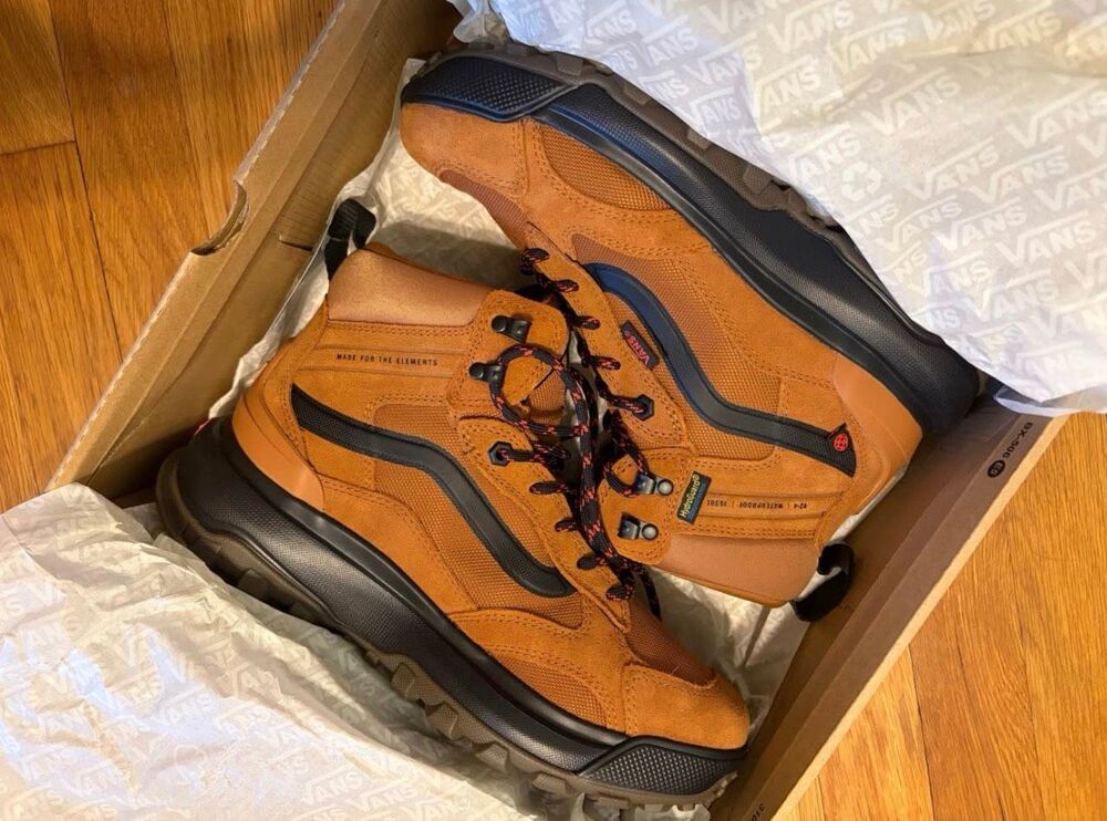 VANS | crestline waterproof boots 40 NEW W BOX